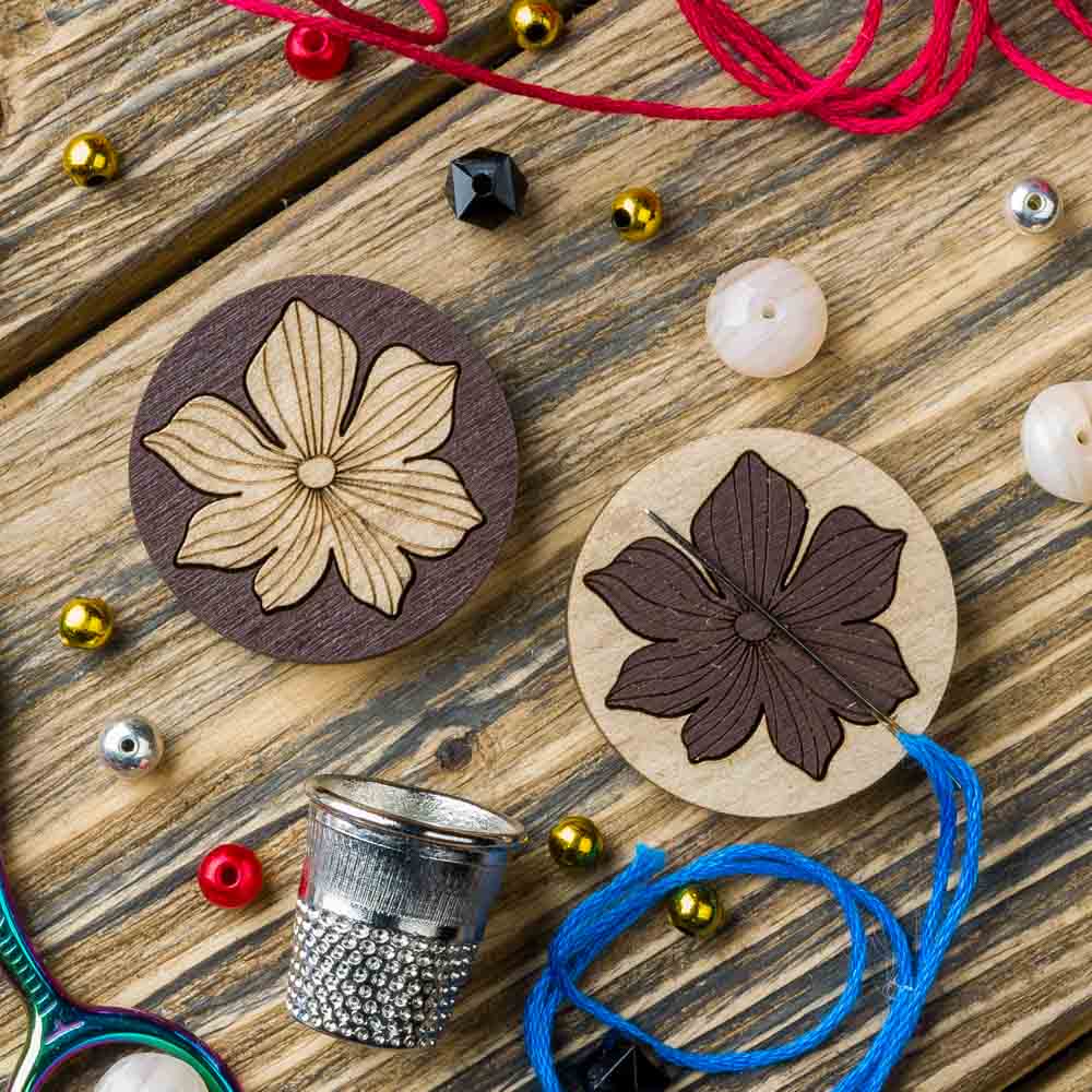 Blooming Petals Wooden Needle Minder