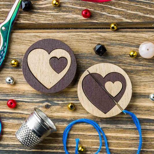 Double Heart Wooden Needle Minde